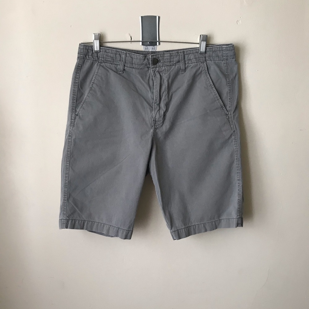 Calvin Klein Shorts. 32